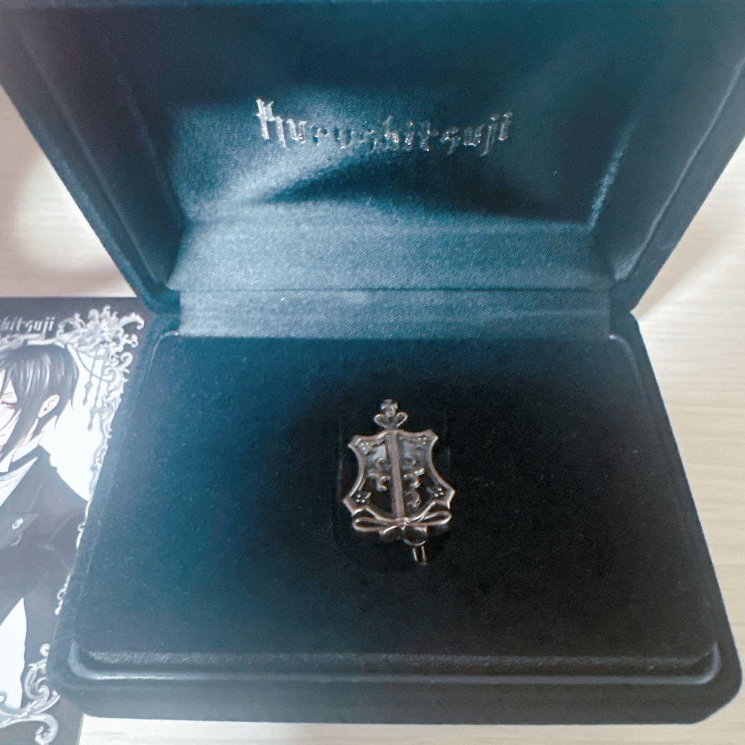 黒執事 セバスチャン ラペルピン イラストカード入