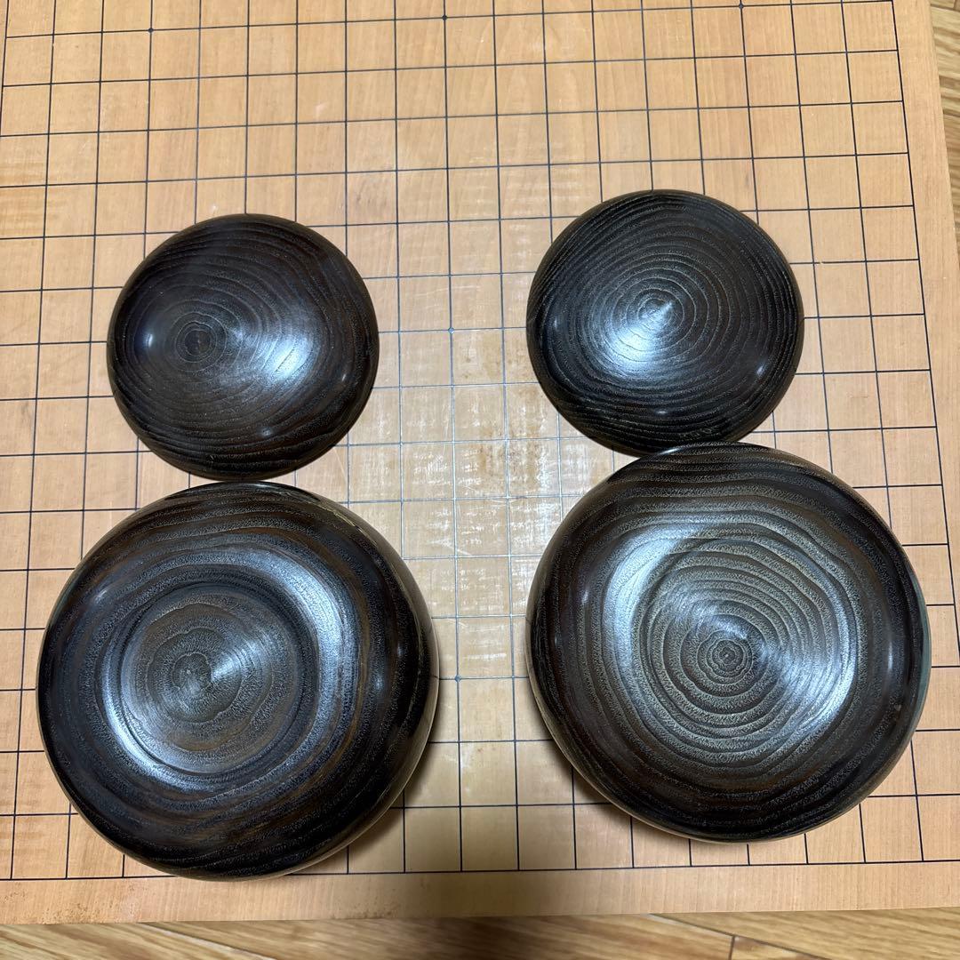 新品 百貨店購入品　囲碁セット【碁盤 ヘソ付き 脚付 碁石 蛤 那智黒 22号】