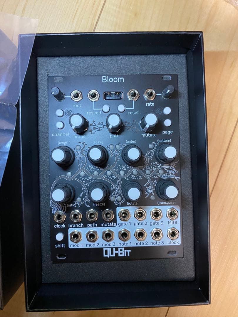 QU-Bit Bloom v2 モジュラーシンセサイザー