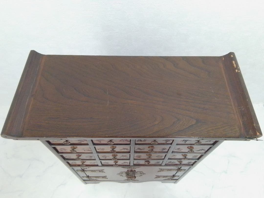 薬箪笥 ヤクジャン 李朝家具 アンティーク 木製 小物入れ 16杯 観音開き