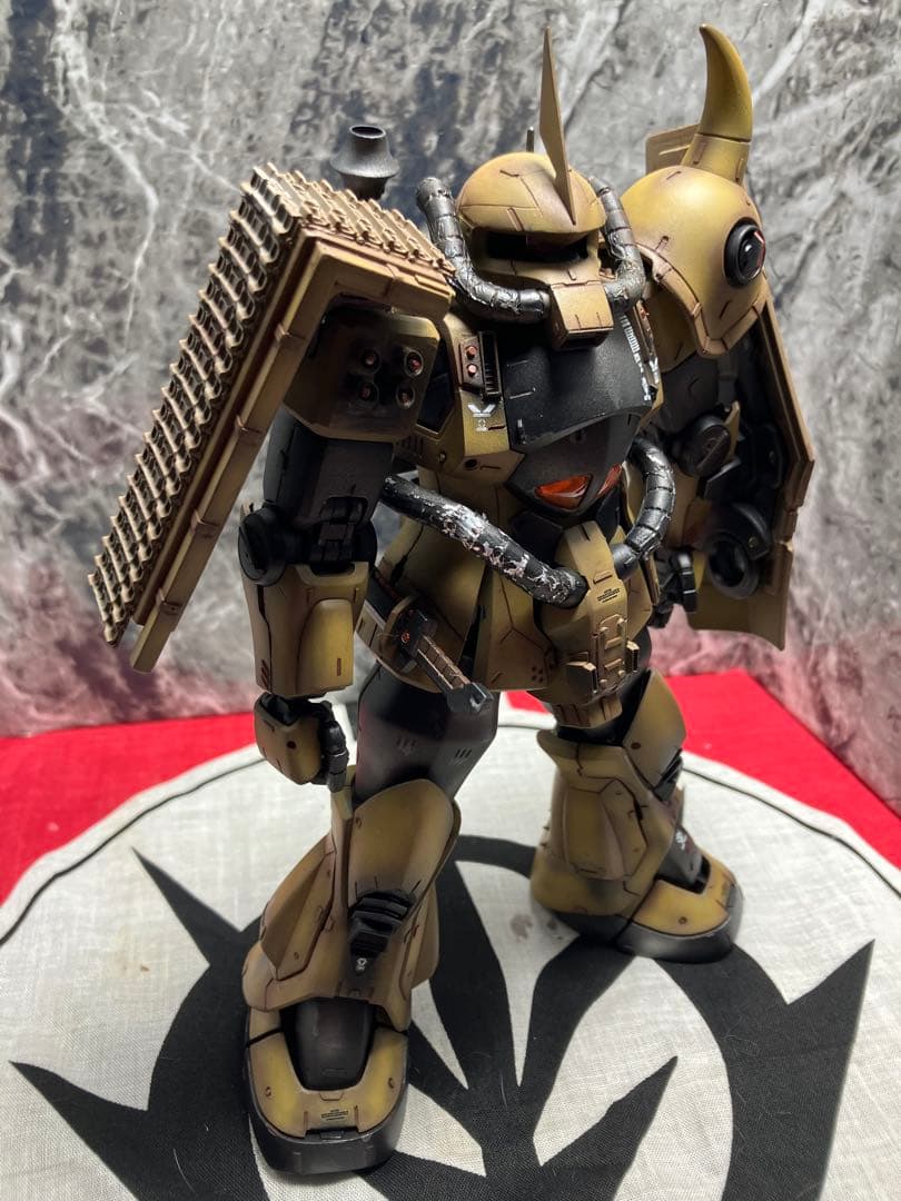 ガンプラ MG グフ　砂漠仕様　完成品