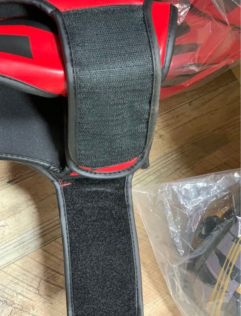 【新品】キックボクシングべヌムレガースMサイズ【値下げ交渉不可】