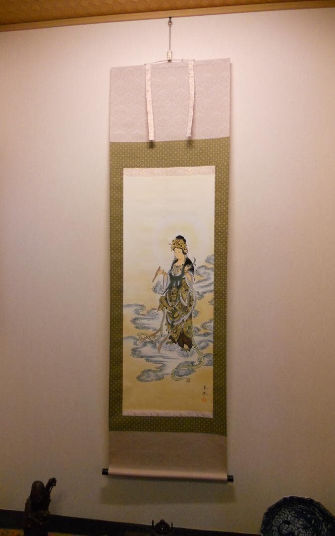 掛け軸 太田秀峰 聖観音 絹本 希少 軸装 茶道具 掛軸 美品 です。