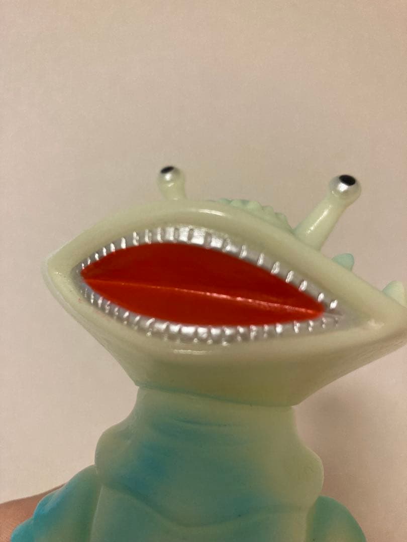 ブルマァク　カネゴン　蓄光　リトル怪獣シリーズ