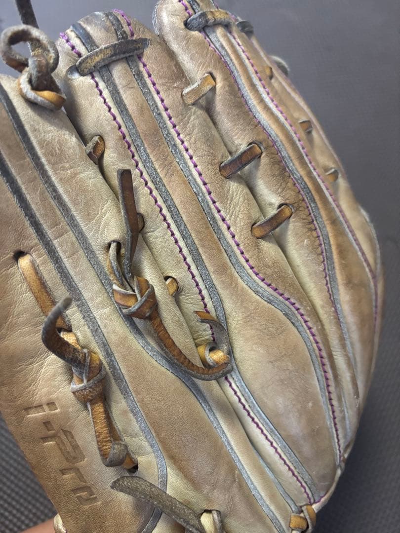 プロモデル ベージュ系レザーグローブ