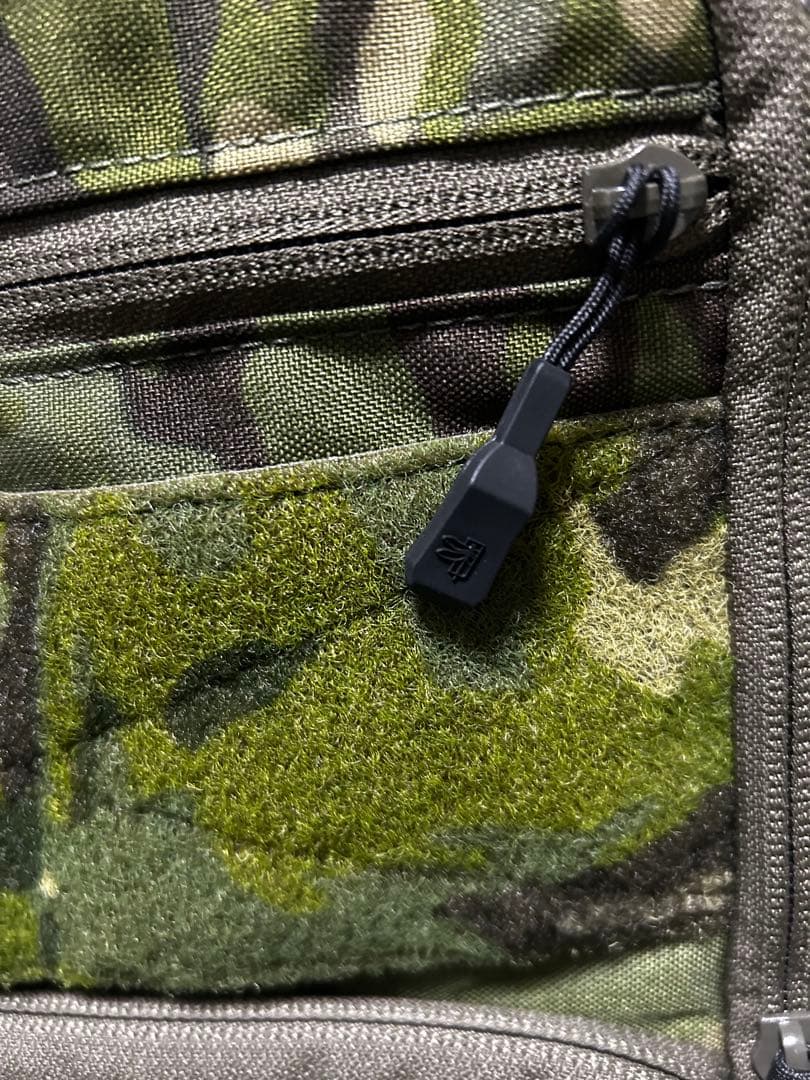 迷彩 プレートキャリア　マルチカムトロピック