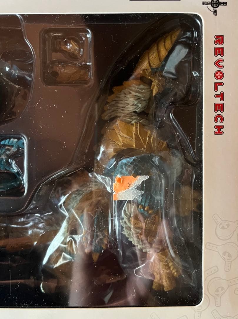 【新品】モンスターハンター リボルテックヤマグチ 可動フィギュア 「ジンオウガ」