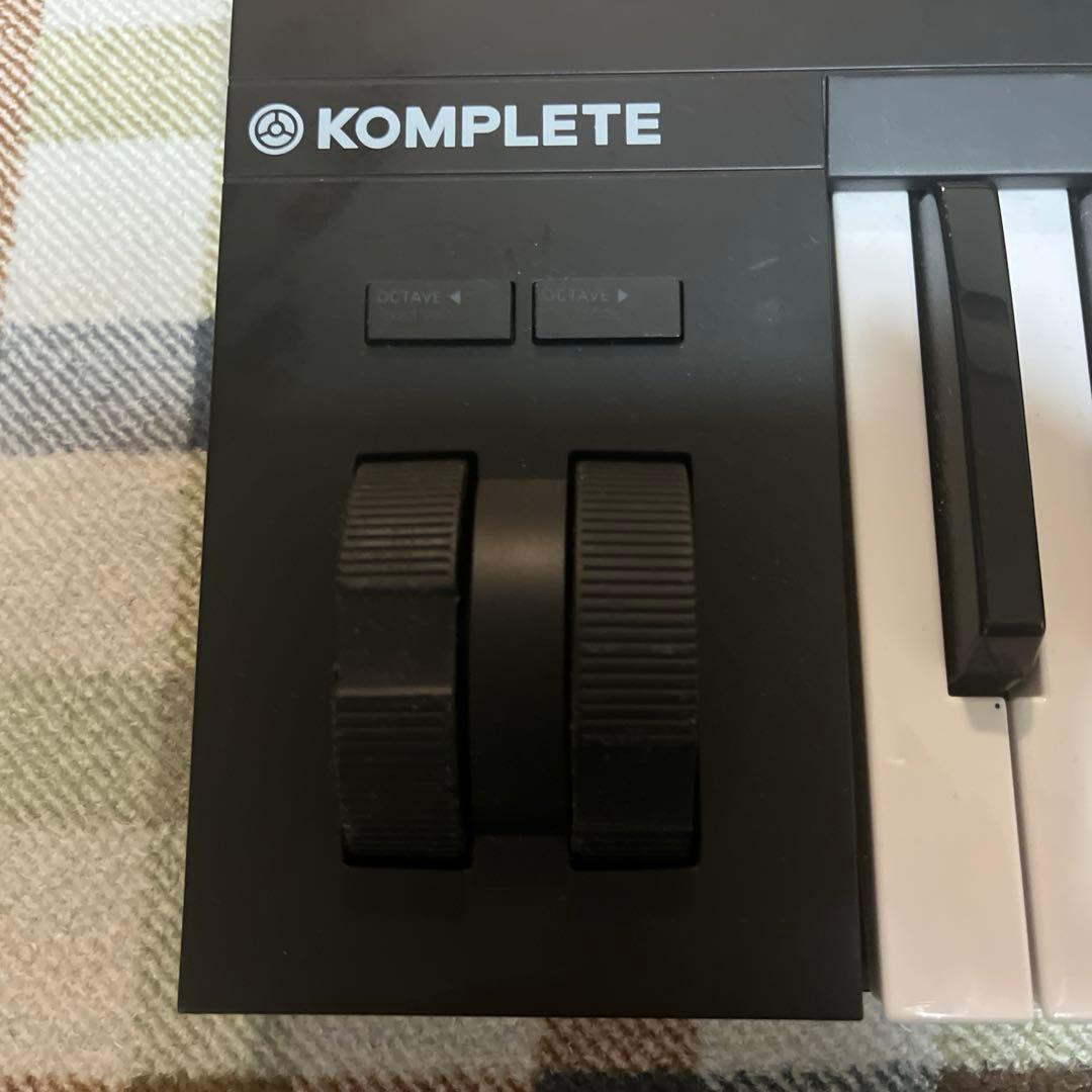 komplete kontrol A49 ライセンスなし
