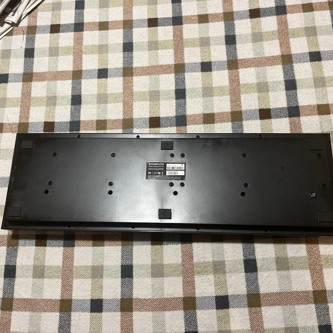 komplete kontrol A49 ライセンスなし