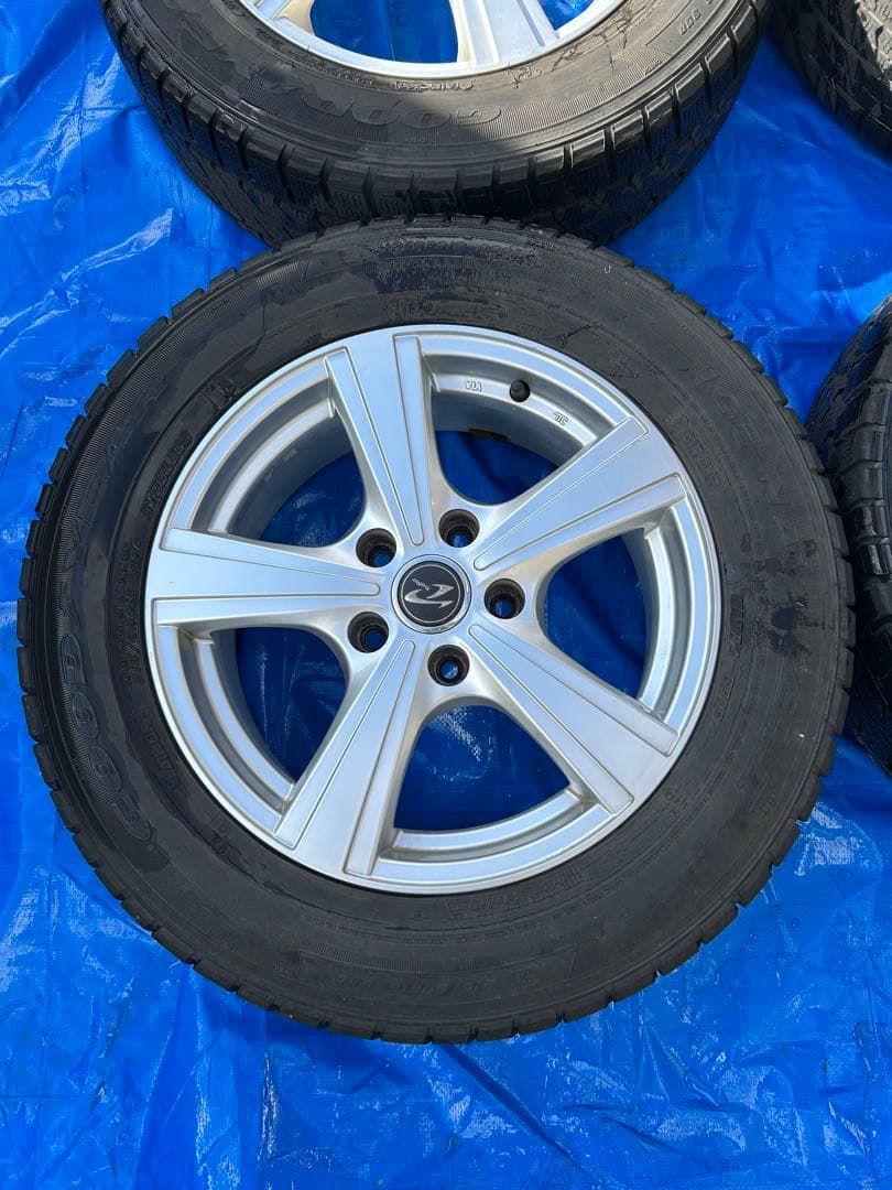 スタッドレスタイヤ、ホイールセット　16インチ　クラウン、ミニバン等に