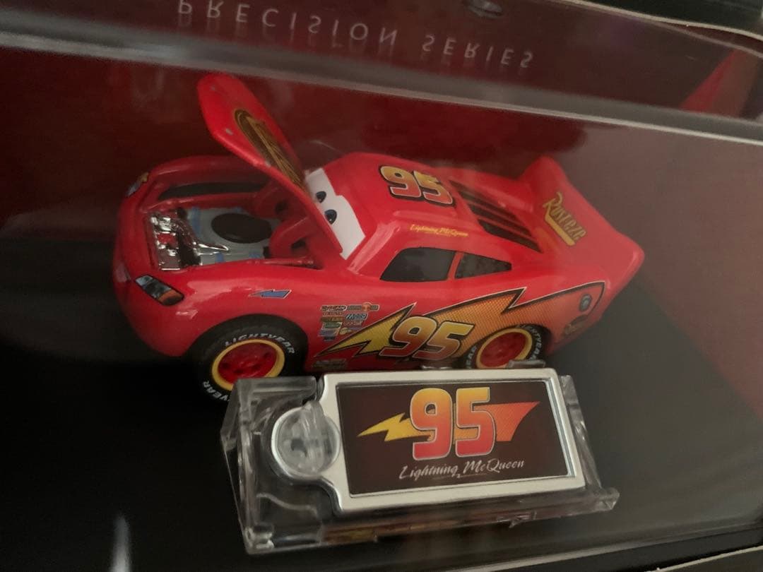 カーズ　プレシジョン　ライトニングマックィーン　激レア　マテル