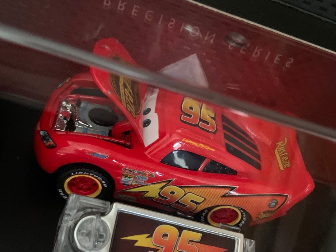 カーズ　プレシジョン　ライトニングマックィーン　激レア　マテル