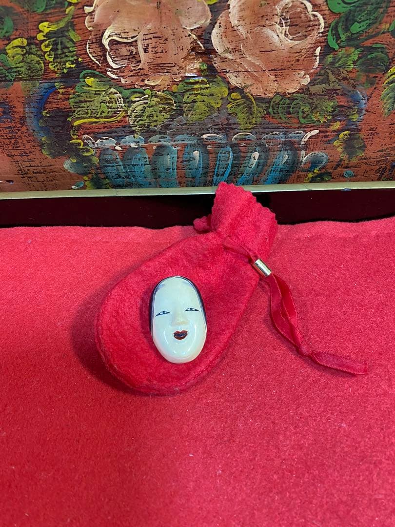 能面　ブローチ　　本物