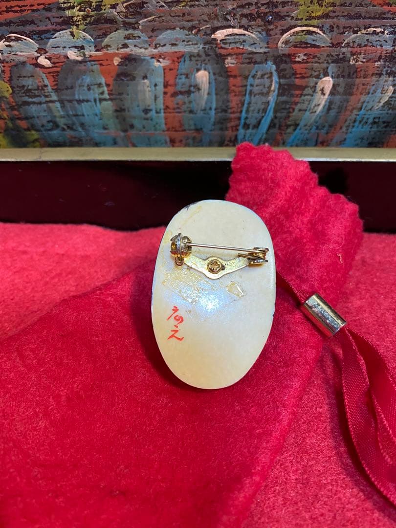 能面　ブローチ　　本物