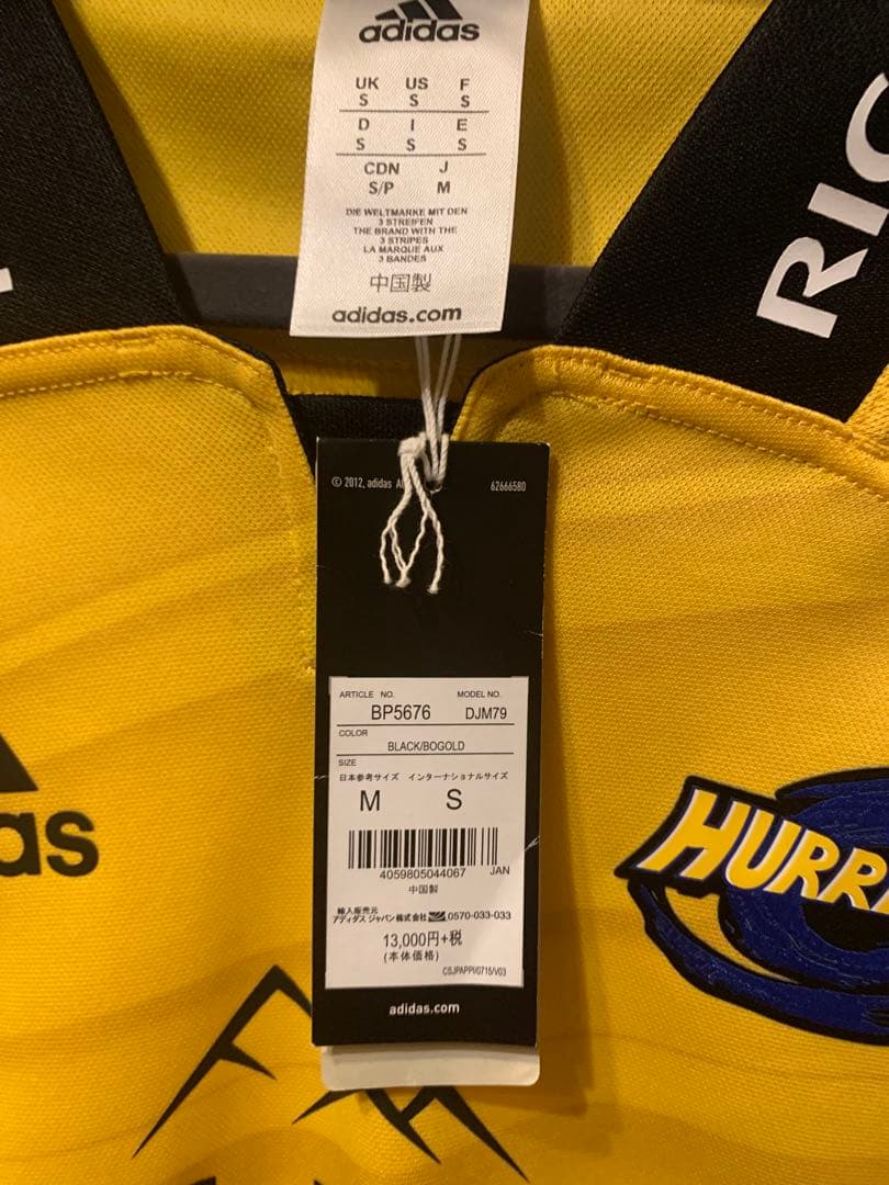 ラグビー　Hurricanes TJペレナラ選手サイン入りジャージ サイズM