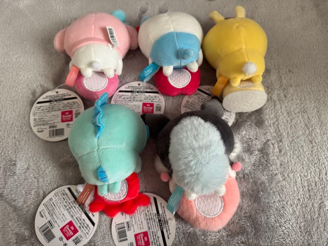 ちいかわ サンリオキャラクターズ デスクトップから見守るひっかけぬいぐるみ 5個