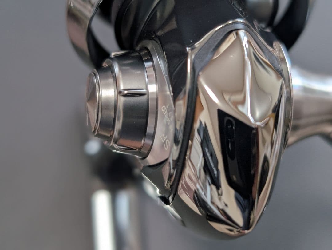 【美品】ダイワ イグジストSTSF2000SS-H