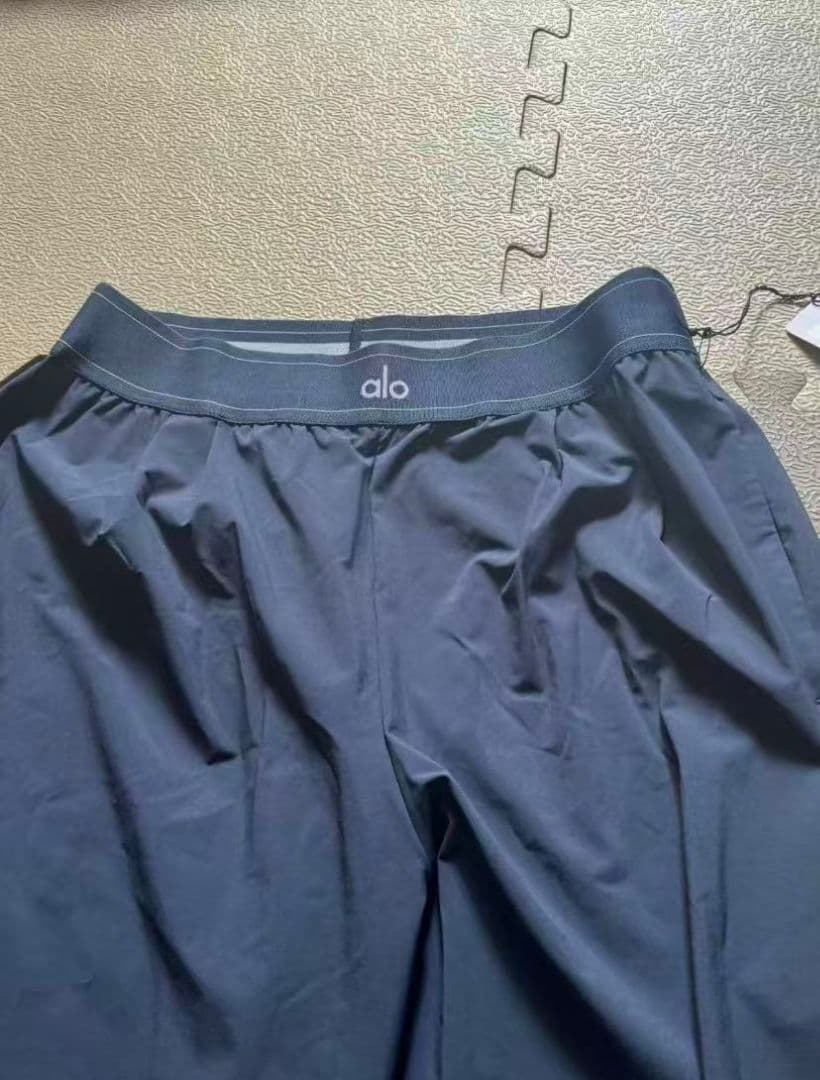 新品未使用 alo Yoga ヨガパンツ Mサイズ ブラック