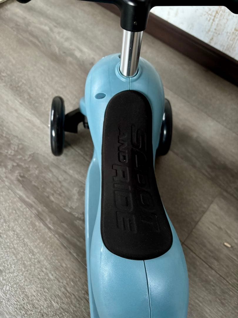 SCOOT AND RIDE 三輪車 ブルー　室内使用のみ