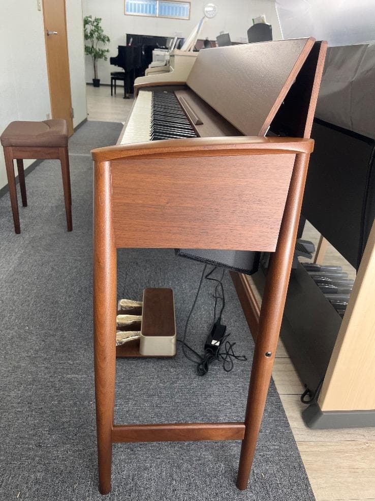 ★81763【電子ピアノ】ROLAND　KF10KW　19年製