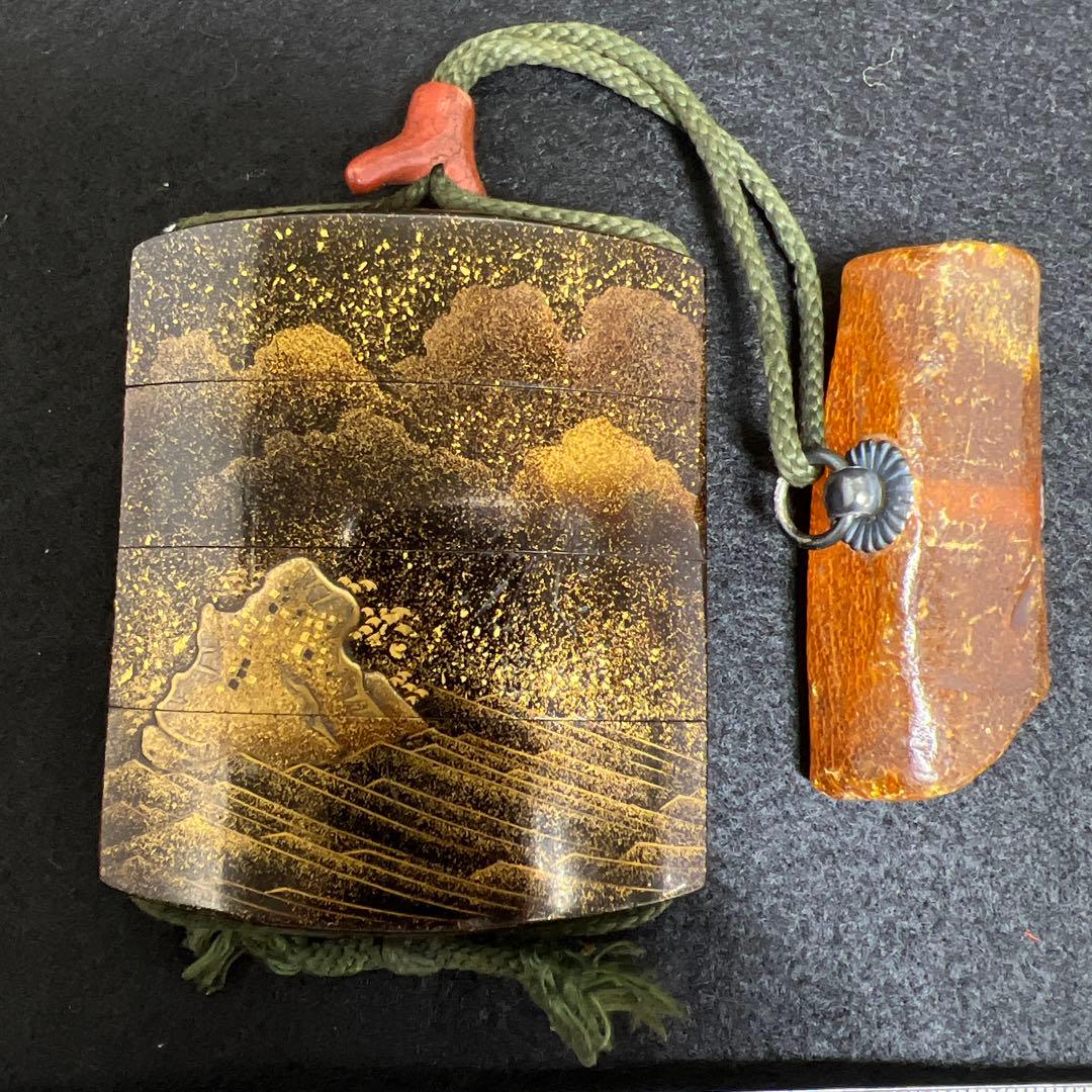 江戸時代　極上龍図研出蒔絵　四段印籠　本琥珀根付　トサヒ　東里8-0105☆2F