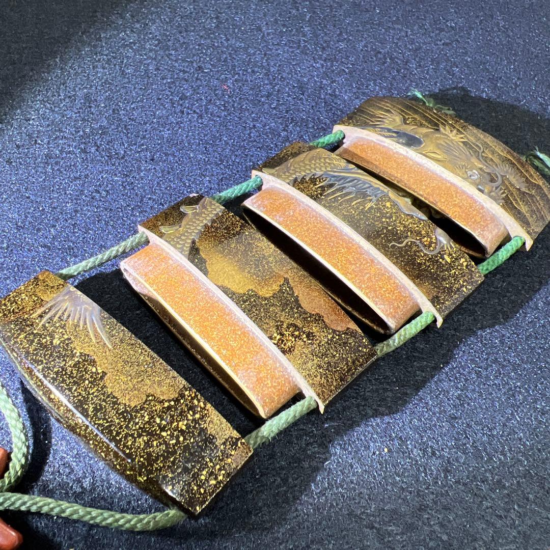 江戸時代　極上龍図研出蒔絵　四段印籠　本琥珀根付　トサヒ　東里8-0105☆2F