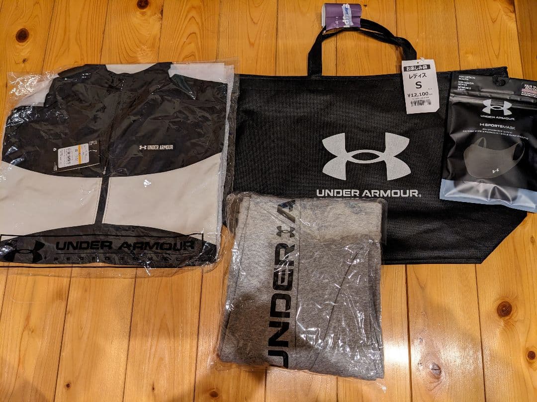 新品未開封★アンダーアーマー福袋2023 レディースS 4点