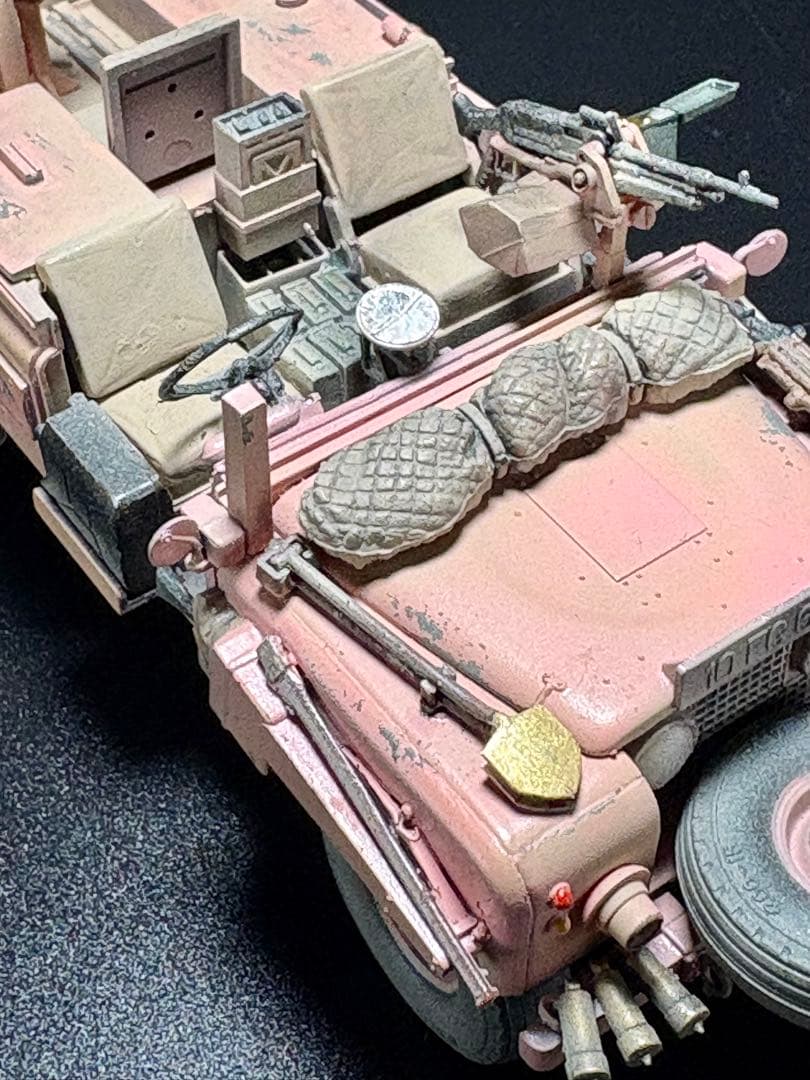 #作品No20 イギリス陸軍 S.A.Sランドローバー ピンクパンサー