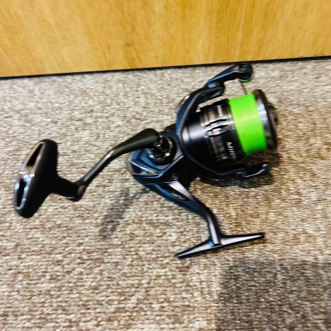 新古品　シマノ　22ミラベル　C3000HG ダブルクロスPE 0.8号付き