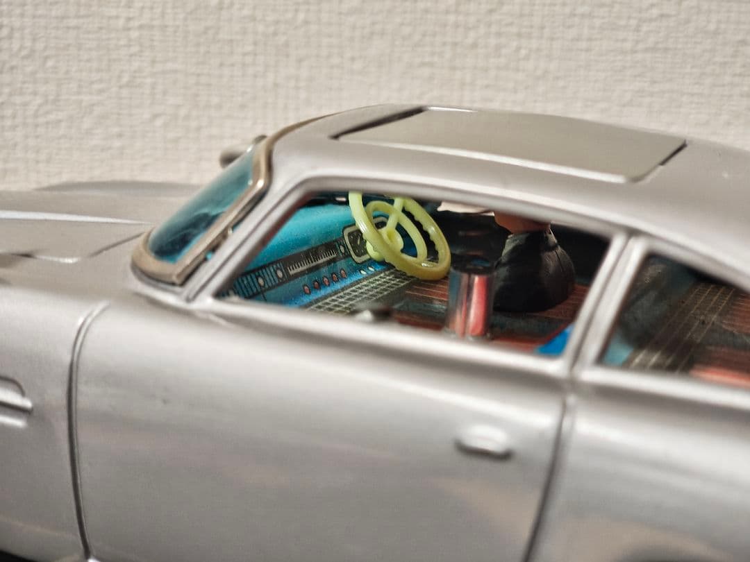 ギルバード　アストンマーチン　007　ジェームズ・ボンド