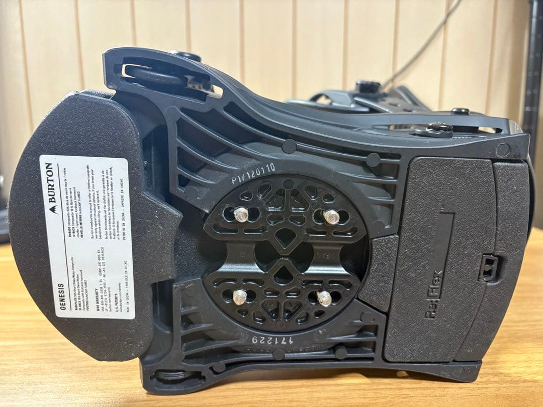 Burton バートン GENESIS ジェネシス reflex Mサイズ