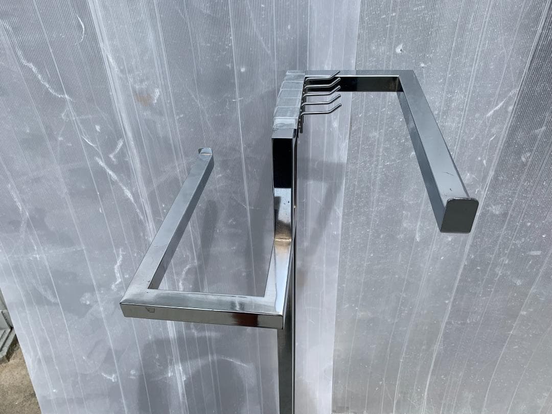 ハンガーラック　ディスプレイ　什器　服　傘　店舗　ショップ