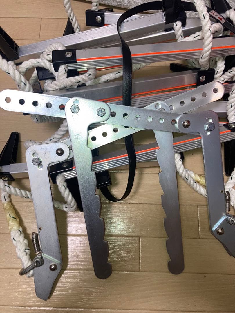 避難用 サンコー（株）タイタン 蛍光 避難はしごAPC-4型＆保管箱 避難 窓枠