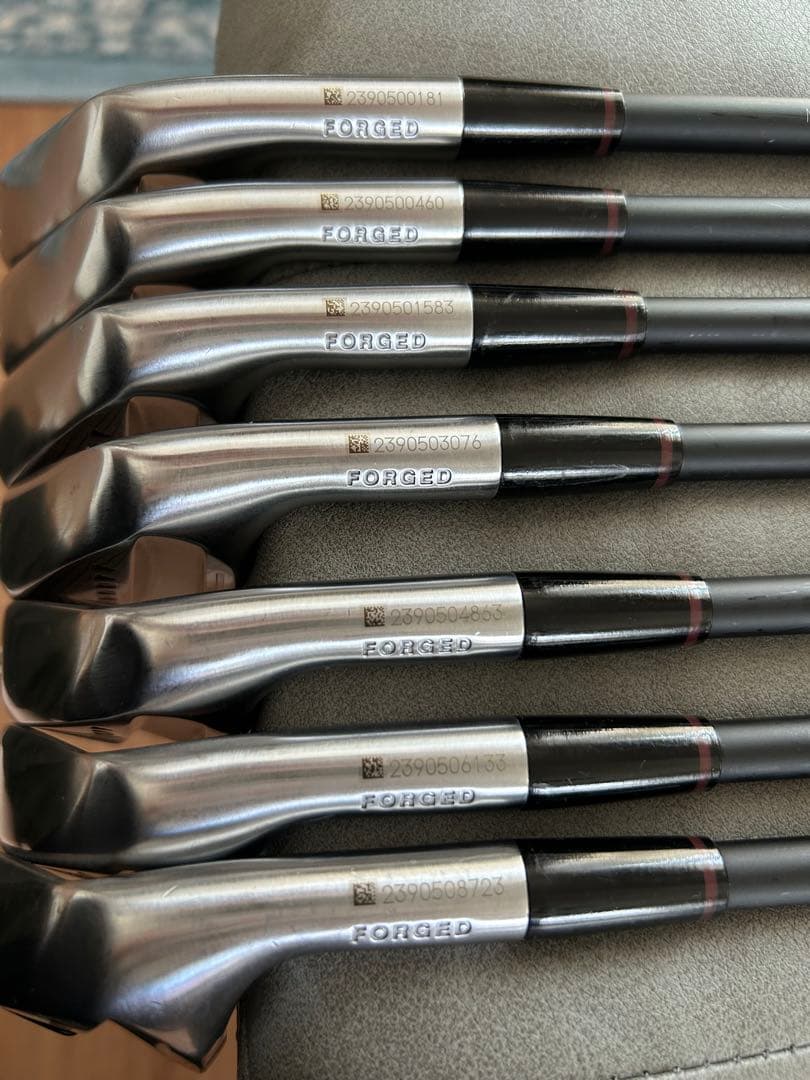 オノフ　onoff Kuro 2024アイアンセット 4-PW カーボンシャフト