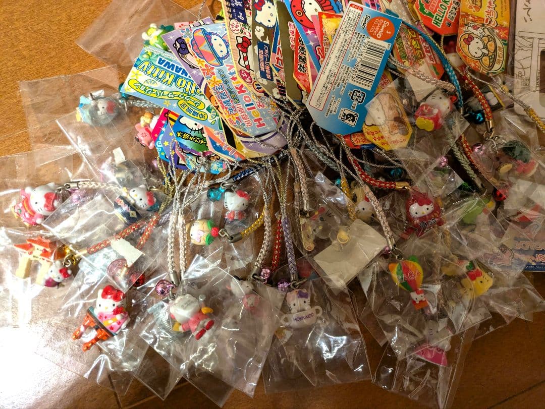 ご当地キティ40個まとめ売り 根付け ストラップ キーホルダー