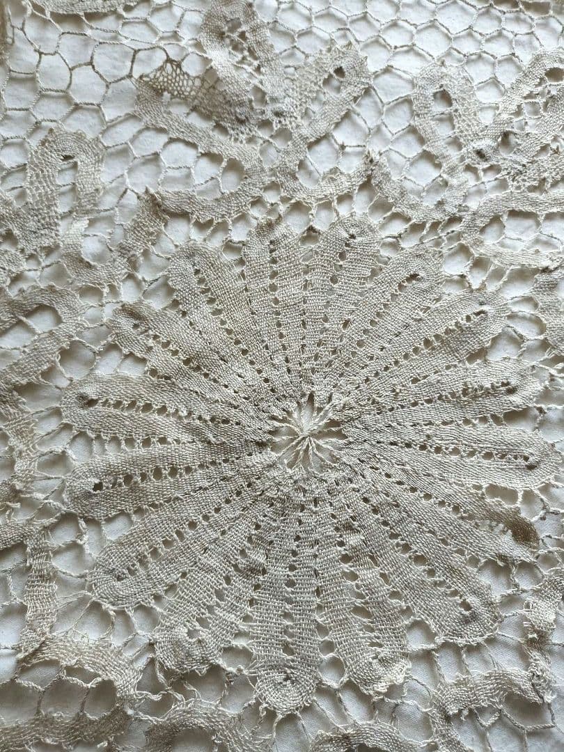 フランスVintage　薄ベージュ　レース編み　◯型テーブルクロス