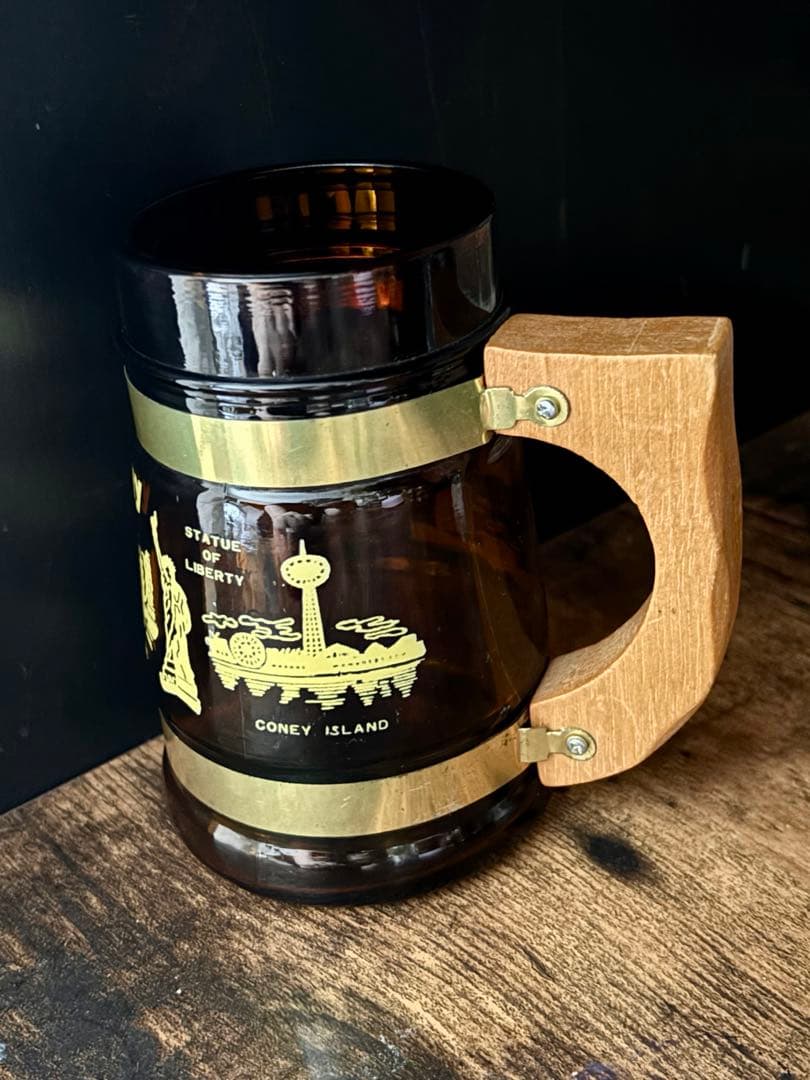 アンティーク✴︎ウッドハンドル✴︎NY柄✴︎ジョッキ✴︎アンバー✴︎木製ハンドル