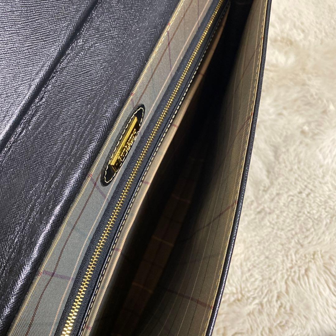 BURBERRY バーバリー 黒いレザー書類ケース A4サイズ