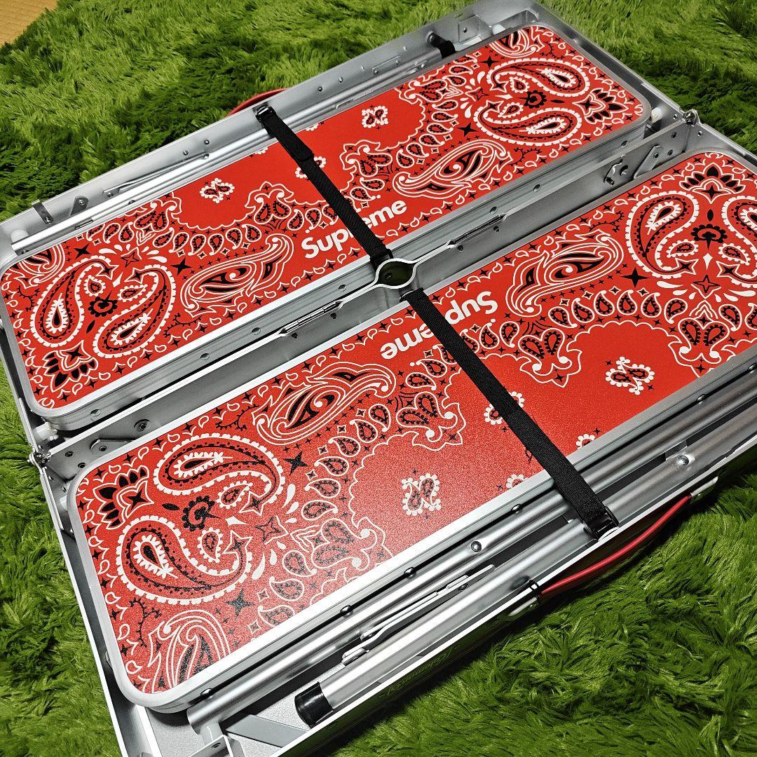 Supreme®/Coleman® Folding Table Set