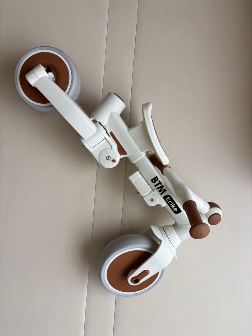 にゃん　BTM 三輪車　完全折り畳みタイプ　ベージュ×ブラウン