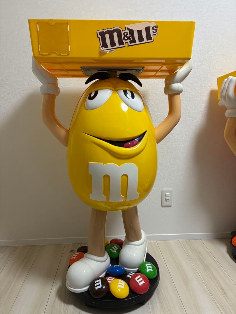M&M's イエローマスコット スタチュー