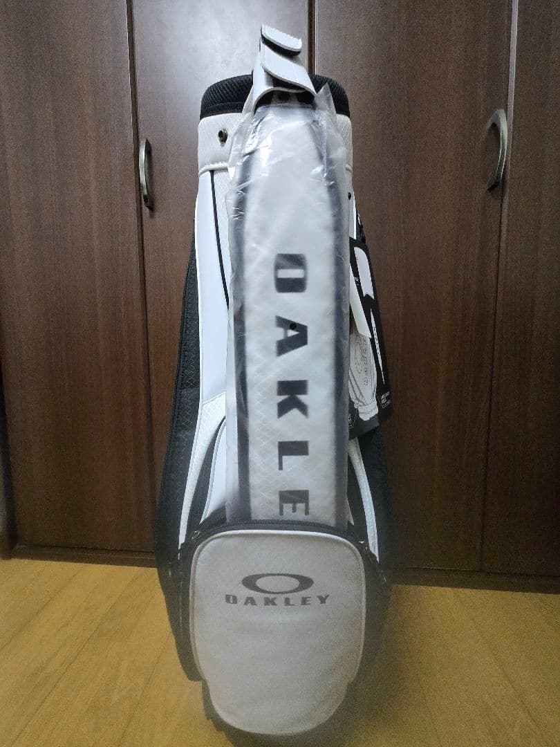 OAKLEY キャディバッグ ホワイト・ブラック