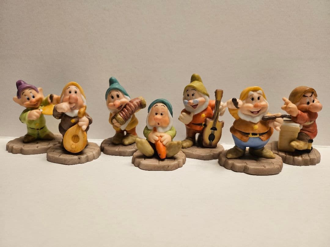 Disney白雪姫 七人の小人 陶器フィギュア 7体セット