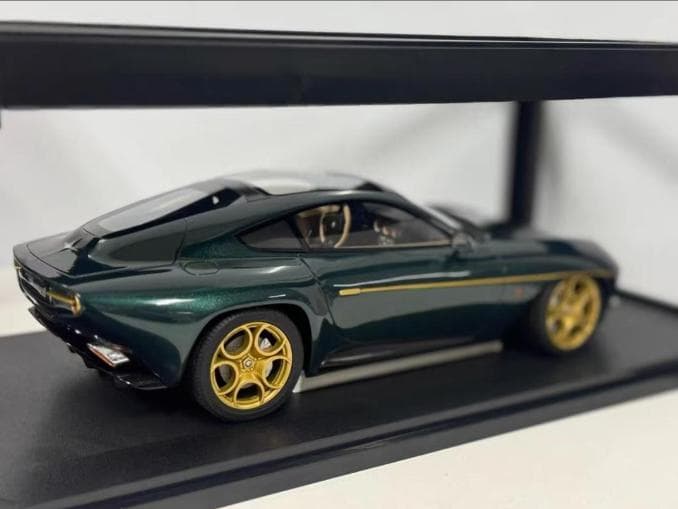 CULT 1/18 アルファロメオ ディスコ・ヴォランテ 2013 2台セット