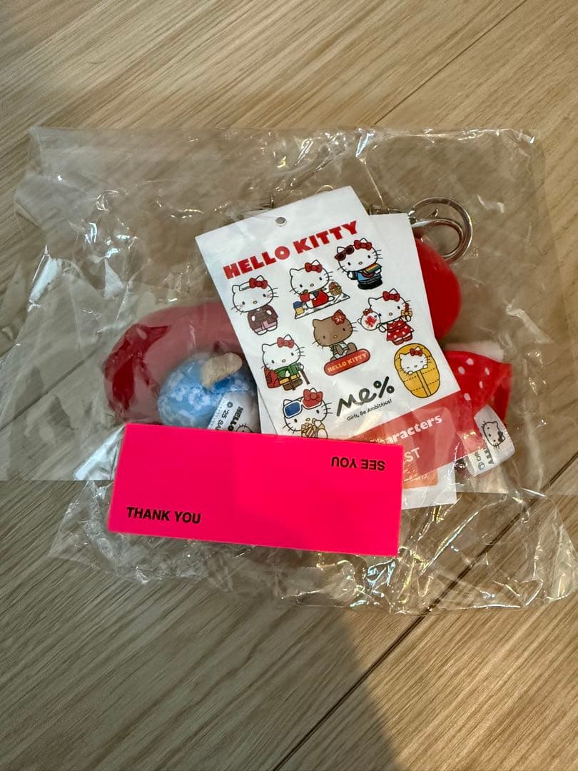 ローリーズファーム　Me%ハローキティ トイキーホルダーいちご プール2点セット