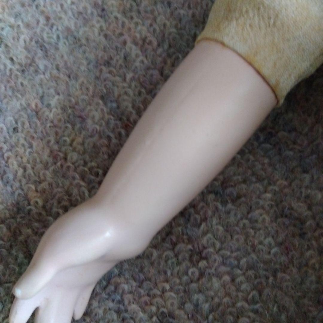 市松人形 微笑み 緑色の衣装