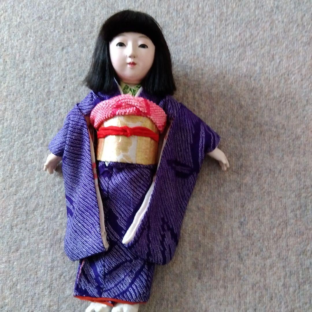 市松人形 微笑み 緑色の衣装