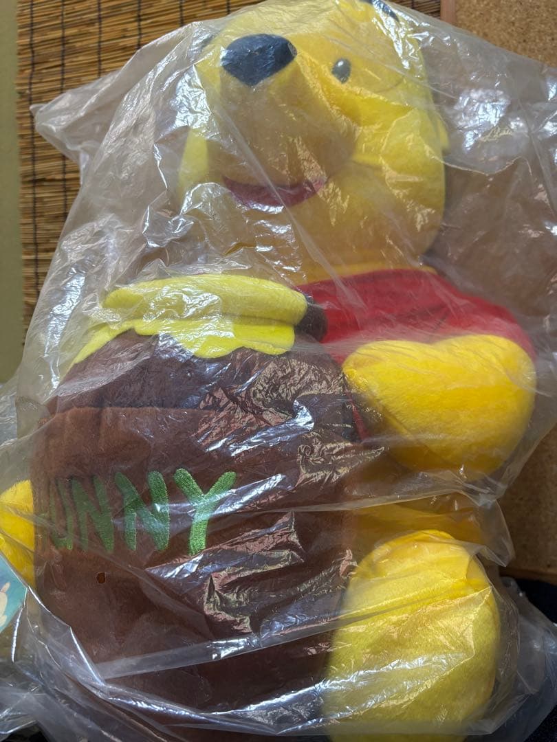 新品 Disney くまのプーさん ドデカ ぬいぐるみ ハニーポット付き