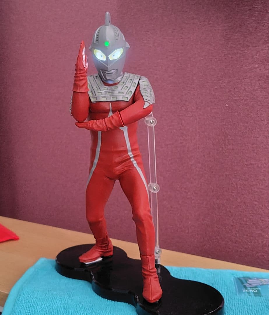 大怪獣シリーズ　ウルトラセブン　ワイドショットポーズ　発光バージョン