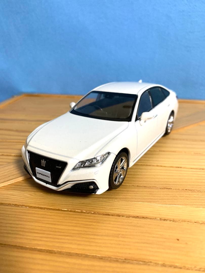 1/30 トヨタ クラウン RS 2.0L ターボ 1/30 カラーサンプル用